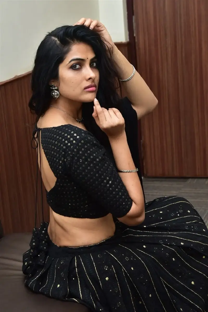 TELUGU ACTRESS DIVI VADTHYA IN BLACK LEHENGA CHOLI 14